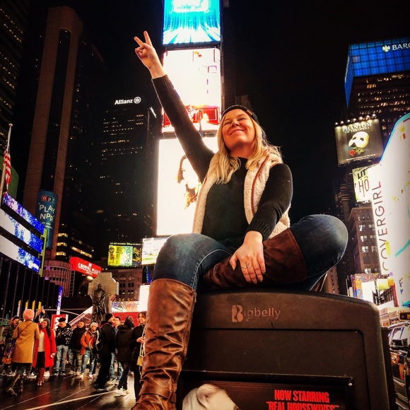 Meet your Posher, Katelyn - Picture 2 of 2